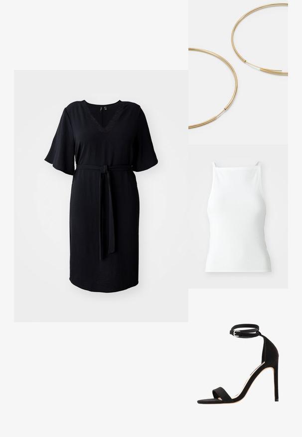 Robe noire jusqu'aux genoux avec des manches courtes évasées, décolleté en V, détails en dentelle et une ceinture en tissu pour un taille définie. Tissu lisse et texturé.; Débardeur blanc côtelé avec de fines bretelles, présentant un design ajusté et une texture lisse. Le tissu semble élastique et légèrement structuré.; Sandales à talons hauts en suede noir avec un design de bride simple, une ouverture à l'avant et une bride de cheville dotée d'une boucle en argent.; Boucles d'oreilles en forme de créole dorées, fines et rondes, avec une finition métallique lisse et sans embellissements ni motifs.