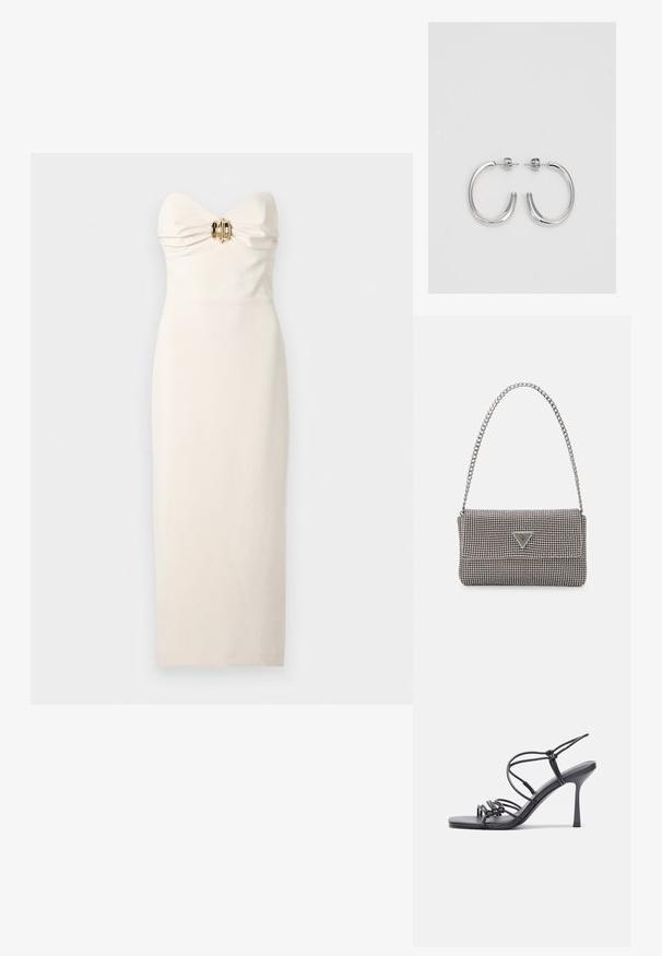 Vestido creme sem alças com tecido franzido no peito, apresentando um detalhe em fivela dourada ao centro e uma silhueta ajustada.; As sandálias de salto alto pretas apresentam tiras finas com um design em nó, uma biqueira quadrada lisa e um elegante salto agulha.; Bolsa metálica cinza claro com uma alça de corrente, adornada com pequenos rebites metálicos circulares e um logótipo triangular da marca.; Brincos de argola prateados com um acabamento suave e brilhante. Forma arredondada, design leve, com fecho de pino.