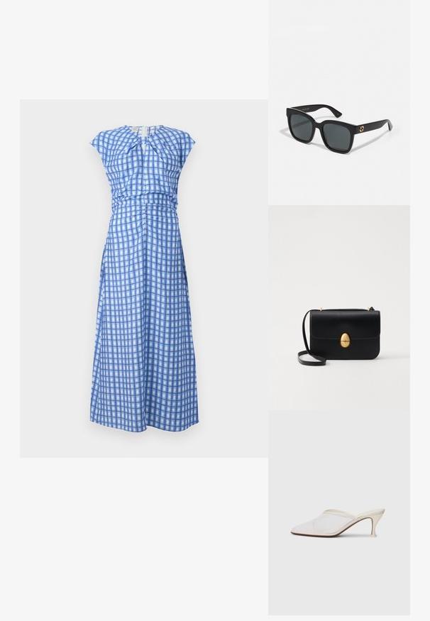 Könnyű anyagból készült kék kockás ruha. Ráncolt derékkal, rövid ujjakkal és kulcslyuk hátkivágással rendelkezik.; Fehér hálós, hegyes orrú mules cipő, vékony, középmagas sarkával és slip-on kialakításával, egyszerű háttér előtt.; Fekete napszemüveg téglalap alakú lencsékkel, fényes felülettel és arany logóval a szárakon. Sötétszürke lencsék UV-védelmet nyújtanak.; Fekete bőr kézitáska, struktúrált, téglalap alakú formával. Arany ovális kapoccsal és vékony vállpánttal rendelkezik. Sima textúrájú.