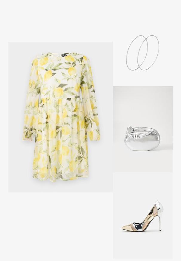 Trumpetų rankovėmis suknelė iš lengvos, permatomos medžiagos, dekoruota geltonų citrinų ir žalių lapų raštu, su susirinkusia juosmeniu ir apvaliu iškirpimu.; Aštrus pirštas aukštakulnis batelis su sidabro, aukso ir nuogų spalvų deriniu. Blizgus paviršius su išpjovos dizainu, su stiletto kulnu.; Sidabrinė metalinė maišelio forma su švelnia, apvalia forma ir mazgu užveriamu viršumi. Pagaminta iš lygios dirbtinės odos medžiagos.; Sidabrinės pusmėnulio auskarai minimalistiniu dizainu. Apskritimo forma, lygus paviršius ir plonas profilis. Lengvi su poliruotu apdailu.