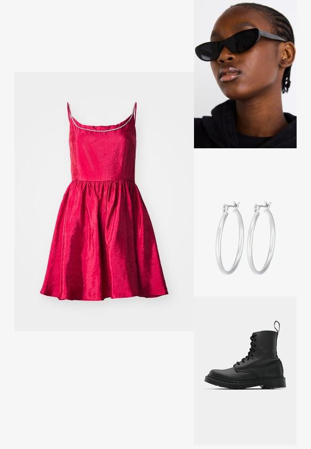 Röd klänning med spaghettiaxlar, åtsittande liv och utsvängd kjol. Strukturerad tyg med glänsande finish och dekorerad halsringning.; Svart läderkampsko med rund tå, snörning fram och dragflik vid vristen. Har en tjock gummisula för hållbarhet.; Svarta kattögon-solglasögon med matt yta, med en elegant design och lätt böjda kanter, placerade mot en modells mörka kläder.; Silverfärgade hoopörhängen med en slät, polerad yta. Rund form och säker klickstängning. Lättviktig design som passar för vardagligt bruk.