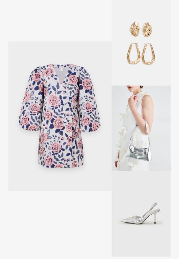 Vestido envolvente floral com um fundo cinza claro, rosas cor-de-rosa, folhas azul-escuras e mangas bufantes até ao cotovelo. Com laço na cintura.; Sapato de salto alto slingback prateado com bico fino, acabamento metálico, duas correias decorativas e um salto esbelto com ponta preta.; Bolsa metálica prateada com uma forma estruturada, apresentando uma alça superior e um detalhe de laço na frente. Textura suave, acabamento reflexivo.; Brincos em tom de ouro com formas onduladas e texturizadas. Inclui studs escultóricos com presilha e um design de argola aberta com um acabamento martelado.
