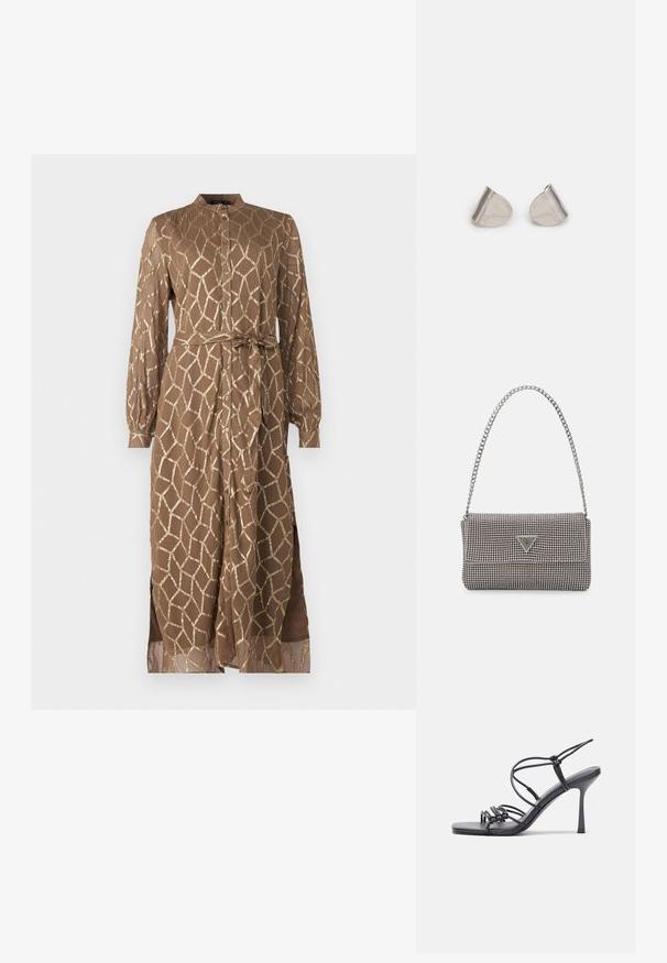 Rjava obleka z dolgimi rokavi in geometričnim zlatim vzorcem, z gumbi spredaj, zavezuje v pasu in z bočnimi razporki za lažje gibanje.; Črne visoke sandale na peto imajo tanke naramnice z vozlom, gladek kvadratni toe in eleganten stiletto peto.; Svetlo siva kovinska torbica z verižnim ročajem, okrašena z majhnimi okroglimi kovinskimi bleščicami in trikotnim logotipom blagovne znamke.; Srebrne uhane z gladko, kapljično obliko in poliranim finishem. Nežna graviranja dodajajo detajle. Minimalističen dizajn.