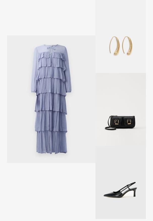 Vestido de manga longa em azul claro, apresentando múltiplas ruffles horizontais, um decote redondo com um laço e um design fluido em camadas.; Salto slingback em patente preta com bico apontado, apresentando um padrão de pele de cobra texturizado, tira ajustável e um salto bloco curto e texturizado.; Bolsa de ombro em couro preto com dois bolsos frontais, fivelas douradas, fecho de zíper e uma alça fina. Superfície texturizada e forma retangular compacta.; Brincos em metal dourado com forma de arco alongado e curvado. Apresentam uma superfície lisa e brilhante, com uma ponta arredondada para um detalhe adicional.