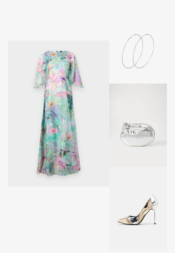 Maxi šaty z průsvitné látky s zeleným a pastelově barevným květinovým potiskem, s volným střihem a krátkými volánovými rukávy.; Lodička s špičatou špičkou a kombinací stříbrné, zlaté a tělové barvy. Lesklý povrch s vykrojeným designem, s jehlovým podpatkem.; Stříbrná kovová taška s měkkým, zaobleným tvarem a uzávěrem s uzlem. Vyrobena z hladké umělé kůže.; Stříbrné kruhové náušnice s minimalistickým designem. Kruh, hladký povrch a tenký profil. Lehká konstrukce s lesklým povrchem.