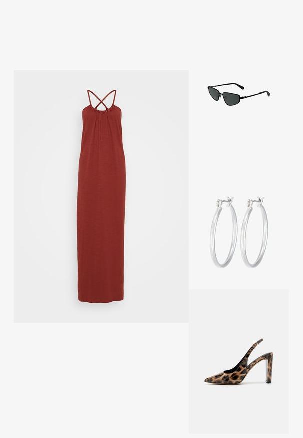 Maxikleid in Rostfarbe, aus weichem Stoff. Verfügt über einen gerafften Ausschnitt mit einer dekorativen Borte und überkreuzten Trägern im Rücken.; Pumps mit Leopardenmuster im Slingback-Stil, spitz zulaufend und mit transparentem Blockabsatz. Hergestellt aus glänzendem Material mit glatter Oberfläche.; Schwarze Metallsonnenbrille mit kantigen Rahmen und dunklen Gläsern. Verfügt über dünne, gerade Bügel und Nasenpads für einen sicheren Sitz.; Silberne Creolen mit einer glatten, polierten Oberfläche. Runder Form und sicherem Klickverschluss. Leichtes Design, geeignet für den täglichen Gebrauch.