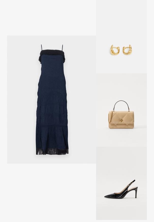 Temno modra obleka brez naramnic z nabranim korzetom, teksturirano tkanino, večplastnimi volani in robom s puhastimi trakovi. Nastavljivi tanki naramnice.; Črne lakirane slingback čevlje z izostrenim nosom, ozkim peto in subtilnim izrezom. Na traku je zlata sponka.; Padded bež usnjeni ročni torbici z zlatim okovjem, verižnim pasom in zgornjim ročajem. Ima sprednji pokrov in značilno logotipno podrobnost.; Zlate uhane v obliki obroča z gladkim, zaobljenim dizajnom in sijajno obdelavo. Uhane odlikuje kompaktna, debela oblika in brezšivna sponka.