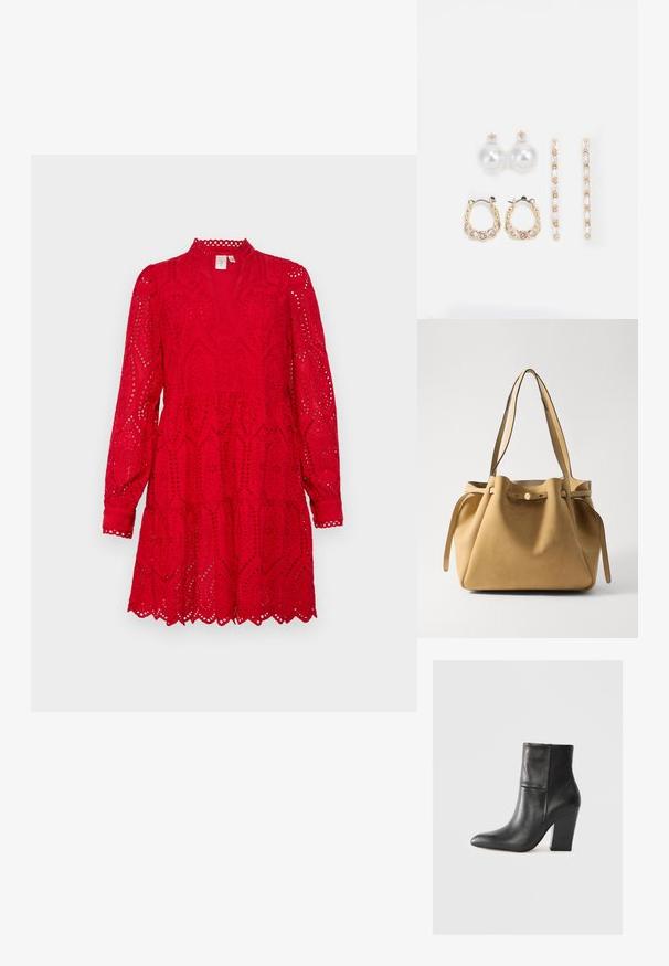 Raudona, sluoksniuota suknelė su ilgu rankovėmis, aukštu kaklu ir sudėtingais išpjovimų raštais su bangomis. Pagaminta iš lengvos medžiagos.; Juodos odinės kulkšninių botų su smailiu padu, lygia tekstūra, plačiu blokiniu kulnu ir sulankstytu dizaino akcentu viršuje.; Šviesiai rudos zomšinės rankinės su plokščiomis petnešomis, surinkta viršutine dalimi su raišteliu ir auksinės spalvos mygtuko detale. Lygus tekstūra ir minimalistinis dizainas.; Trys auskarų poros: dideli balti perlų studai, auksinės auskarai su skaidriais brangakmeniais ir du ilgi tiesūs auksiniai akcentų auskarai su blizgančiomis detalėmis.