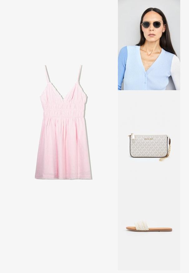 Halvány rózsaszín, ujjatlan ruha mély V-nyakkivágással, gumis derékkal és fodros díszítéssel a pántokon. Az anyag könnyűnek és textúrált külleműnek tűnik.; Fehér, szőtt, csúszó szandál, fonott textúrával és díszítő gyöngyökkel, sima, barna talppal és lapos, gumitalppal.; Kerek napszemüveg sötét lencsékkel és arany kerettel. A modellen világoskék, bordázott kardigán van gombokkal és kontrasztos fehér ujjaival.; Michael Kors bézs bevonatos vászon karkötő, amely ismétlődő MK logó mintával, aranyszínű fémrészletekkel és levehető lánchordóval rendelkezik.