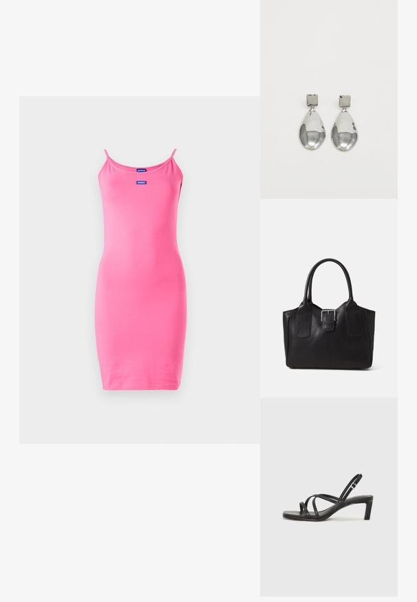 Roosa ilmavarrukateta kleit, millel on liibuv disain ja mis on valmistatud siledast kangast. Omab kitsaid rihmasid ja logo ülemises ees.; Mustast rihmajalatsid ruudukujulise varba ja madala ploki kontsaga. Omab mitmeid õhukesi rihmasid ja reguleeritavat pahkluu rihma. Valmistatud siledast nahast.; Mustgamma nahast kott, millel on sile tekstuur, struktureeritud kuju, kaks käepidet ja esiküljel silmapaistev hõbedane pandla detail.; Hõbedased ripatsid, millel on ruudukujuline studs, siledat ja poleeritud viimistlust ning pisarakuju, peegeldades valgust läikiva pinnaga.