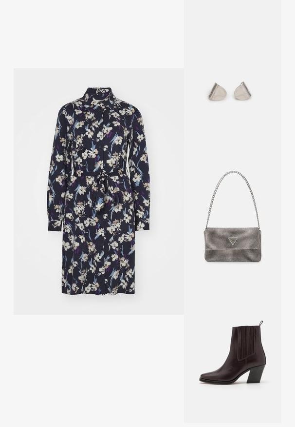 Blomsterkjole med lange ermer, krage og belted midje. Har en marineblå bakgrunn med hvite, lilla og blå blomsterdesign.; Mørkebrun lær ankelstøvle med spiss tå, vertikal ribbestruktur på siden og en middels høy blokkhæl.; Lys grå metallisk håndveske med kjedehank, dekorert med små sirkulære metalliske nagler og en triangel merkevarelogo.; Sølvmetalløreringer med en jevn, dråpeform og en polert finish. Subtile graveringer legger til detaljer. Minimalistisk design.