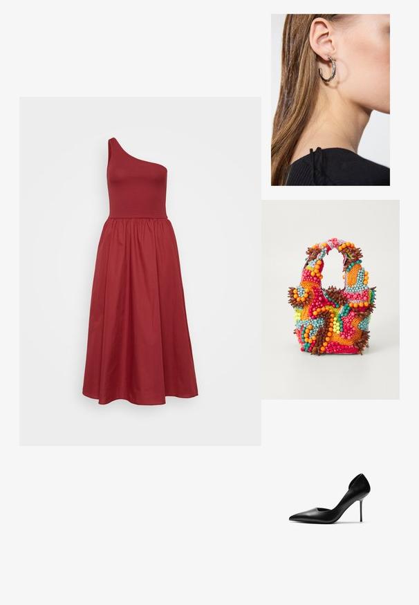Asymmetrisk kjole med én skulder i rik rød, tettsittende liv, vid midilengde skjørt, glatt stoff med subtil tekstur.; Sort lær stiletto-hæl med spids tå og udskårne sider. Den glatte tekstur og høje, slanke hæl skaber en elegant silhuet.; Perlehåndveske med livlige farger: rosa, oransje, blå og brun. Strukturerte overflater med sirkulære perler og organiske former, solide håndtak.; Sølv ringøredob med en polert finish, med små gull detaljer og en rund form, båret på øreflippen.