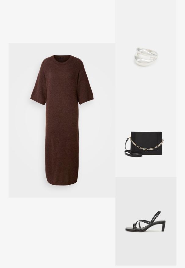 Smeđa pletena haljina s okruglim izrezom, kratkim rukavima i ravnim krojem, s mekanom teksturom i dužinom do sredine tele.; Crne sandale s trakama, kvadratnim prstom i niskom blok petom. Ima više tankih trakica i podesivu trakicu oko gležnja. Izrađene su od glatke kože.; Crna kožna torba preko tijela s glatkom teksturom, pravokutnim oblikom i metalnim lancem na prednjoj strani. Uključena je podesiva naramenica.; Srebrna dvostruka prsten s glatkom, poliranom površinom. Karakterizira ga fluidan, zakrivljen dizajn s preklapajućim sekcijama za moderan izgled.