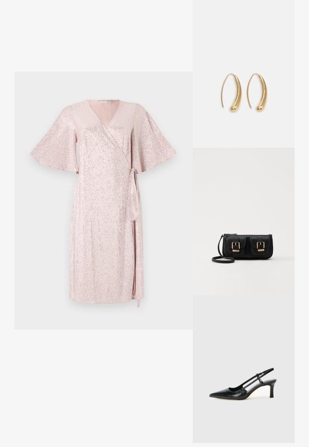 Rožinė švytinti apatinė suknelė su trumpos, plačiomis rankovėmis, V formos iškirpte, asimetrišku sijonu ir derančiu kaklaraiščiu juosmenyje, pasižyminti tekstūruotu audiniu.; Juodai lakuoti slingback aukštakulniai su smailiu nosiu, su tekstūruotu gyvatės raštu, reguliuojama juosta ir trumpu, tekstūruotu blokiniu kulnu.; Juodas odinis per petį nešiojamas krepšys su dviem priekiniais kišenėmis, auksiniais sagtimis, užtrauktuko uždarymu ir siauromis petnešomis. Textūruota paviršius ir kompaktiškas stačiakampis formatas.; Auksinės metalinės auskarų kabės su lenktą, pailgą forma. Turi lygų, blizgantį paviršių ir užapvalintą galiuką papildomam akcentui.