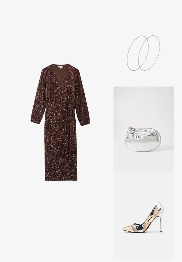 Never Fully Dressed SEQUIN VIENNA DRESS - Kokteiļkleita/ballīšu kleita - chocolate; Apspīlēta augstpapēžu kurpe ar zeltītu, sudrabi un neitrālu krāsu kombināciju. Spīguļojoša virsma ar izgriezuma dizainu, aprīkota ar stiletto papēdi.; Sudraba metāliska poga somiņa ar mīkstu, noapaļotu formu un mezgla augšējo aizdari. Izgatavota no gludas mākslīgās ādas materiāla.; Sudraba gredzenveida auskari ar minimālistisku dizainu. Cirkulāra forma, gluda tekstūra un plāns profils. Vieglu svaru ar spīdīgu apdari.