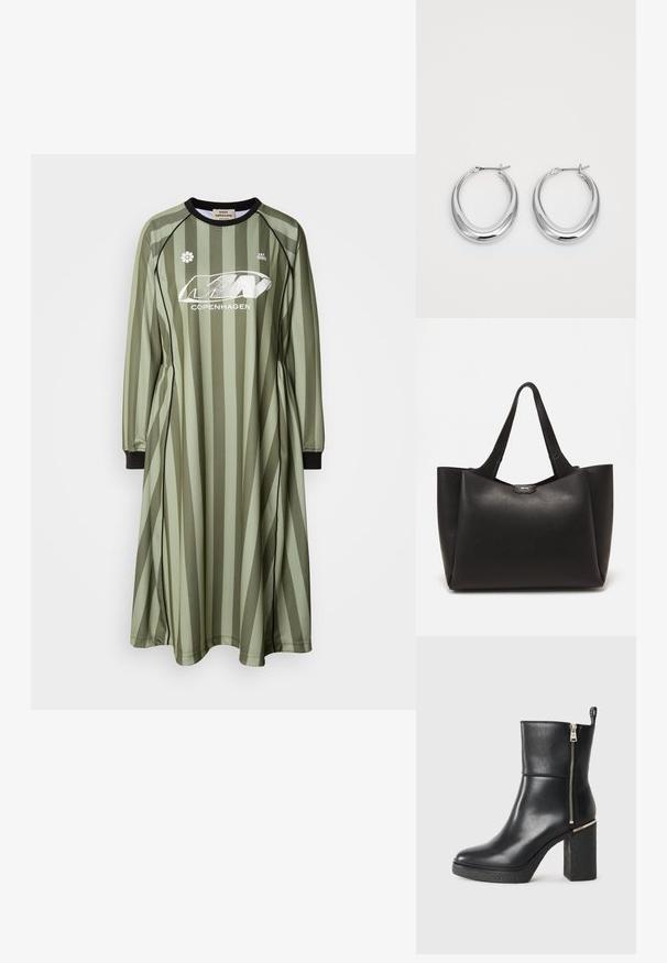 Olivově zelené šaty s vertikálními pruhy, dlouhými rukávy a kulatým výstřihem. Obsahují logo a grafiku květiny na hrudi. Měkká tkanina.; Černé kotníkové boty vyrobené z hladké kůže, s bočním zipem a texturovaným blokovým podpatkem. Design na klips s kulatou špičkou.; Černá kožená taška přes rameno s texturovaným povrchem, která má dvě pevné ucha a kovový logový akcent ve středu horní části.; Pár leštěných stříbrných půlměsíčních náušnic s kloubovými sponami na bílém pozadí.