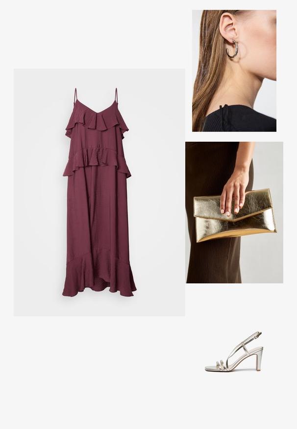 Rochie maxi burgundy cu bretele subțiri ajustabile. Prezintă un design cu volane suprapuse și o margine evazată, fabricată dintr-un material texturat, ușor.; Sandalie cu toc înalt, metalice, argintii, cu vârful deschis, având trei bretele subțiri peste picior și o bretea pentru gleznă cu cataramă.; Geantă de mână metalică aurie cu o textură netedă, având un închizător în formă de triunghi. Mâna care o ține are unghii frumos îngrijite.; Cercel din argint cu un finisaj polișat, având detalii mici din aur și o formă rotundă, purtat pe lobul urechii.