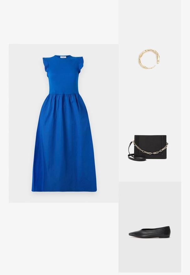 Zila kleita ar pieguļošu augšdaļu un īsām frillējamām piedurknēm, pārejot uz apjomīgu, savākta svārku, kas izgatavota no gludas auduma.; Melna ādas baleta kurpe, ar norādītu purngalu, minimālisma dizains, gluda tekstūra, zema papēža augstums, bez redzamiem aksesuāriem vai rotājumiem.; Melna ādas crossbody soma ar gludu faktūru, taisnstūrveida formu un metalizētu ķēdes detaļu priekšā. Iekļauta regulējama siksna.; Zelta toņa gredzens ar organisku, vērptu dizainu, gludu virsmu un sašaurinātiem galiem, radot mūsdienīgu, skulpturālu izskatu.