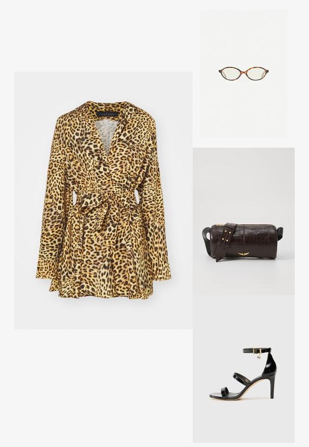 Leopardmönstrad omlottklänning i nyanser av gult och brunt. Har långa ärmar, knytmidja och en utställd silhuett. Mjuk tygtextur.; Svart lackskinnsandaler med tre remmar, ankelspänne och 10 cm stilettklack. Har detaljer i guldmetall och logokaraktär.; Sköldpaddsmönstrade glasögon med ovala linser och en elegant, slät yta. Har tunna sidor med en subtil kurva vid tinningarna. Klara linser.; Brun kroko präglat läderväska med cylindrisk form, guldfärgad hårdvara och ett avtagbart band med nitar.