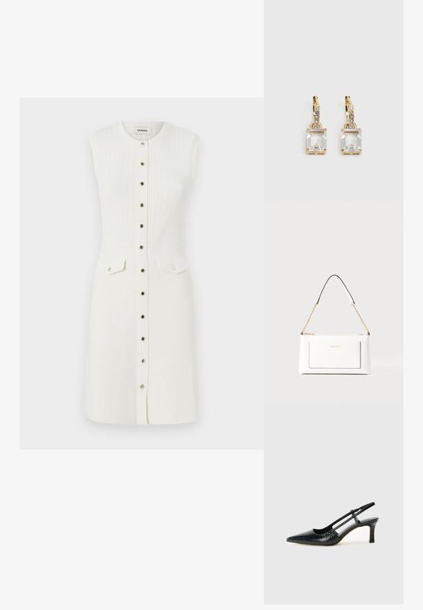 Ermeløs hvit kjole med ribbet tekstur, rund hals, frontknapper og to brystlommer med knappelukking.; Sorte patent slingback hæl med spids tå, featuring tekstureret slangeskind, justerbar rem og en kort, tekstureret blokhæl.; Hvit lærveske med teksturert overflate, utstyrt med gullkjede for å bære over skulderen og svarte detaljer. Inkluderer en frontlomme og glidelås.; Gullfargede øreringer med en rektangulær, klar krystall som henger under en rad av små, runde klare akenter. Elegante, moderne design.