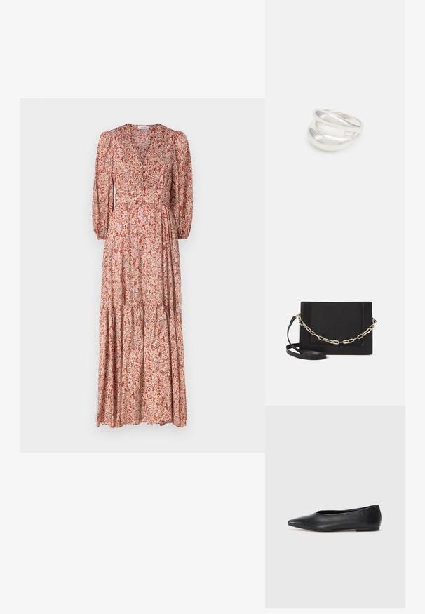 Maxi šaty s hlbokým výstrihom do V, dlhými puff rukávmi a vrstvenou sukňou. Vyrobené z ľahkej tkaniny s kvetinovým vzorom v teplých odtieňoch.; Čierne kožené baletky, špicatý špička, minimalistický dizajn, hladká textúra, nízky podpätok, bez viditeľných prvkov alebo ozdôb.; Čierna kožená crossbody taška s hladkou textúrou, obdĺžnikovým tvarom a kovovým reťazovým detailom na prednej strane. Súčasťou je nastaviteľný popruh.; Strieborný prsteň s dvojitým pásikom s hladkým, lesklým povrchom. Má plynulý, zakrivený dizajn s prekryvajúcimi sa časťami pre moderný vzhľad.