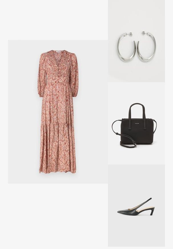 Maxikleid mit tiefem V-Ausschnitt, langen Puffärmeln und einem gestuften Rock. Hergestellt aus leichtem Stoff mit einem floralen Muster in warmen Tönen.; Schwarzer spitz zulaufender Slingback-Schuh mit niedrigem Absatz, der aus glattem Leder gefertigt ist und seitliche Ausschnitte für Atmungsaktivität aufweist.; Schwarze Handtasche mit zwei kurzen, doppelt geflochtenen Griffen und einem abnehmbaren Schulterriemen. Glattes, lederähnliches Material mit einem Reißverschluss und Logodetail.; Silberne Creolen mit einem glatten, geschwungenen Design. Mit einem glänzenden metallischen Finish und Steckverschluss. Keine sichtbaren Muster oder Akzente.