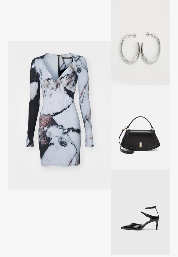 Garais piedurkņu kleita ar marmora rakstu baltā, melnā un rozā nijās, ar pieguļošu siluetu un dziļu V formas dekoltē.; Melnas lakuotas ādas apavus ar smailu purngalu, regulējamiem potīšu siksniņām un šahtu papēdi. Gluda tekstūra ar spīdīgu apdari.; Melnas ādas roku soma ar struktūru, ar īsu formu, augšējo rokturi un zelta aksesuāriem. Iekļauta regulējama plecu siksna.; Sudraba riņķveida auskari ar gludu, izliekta dizaina formu. Iezīmējas ar spīdīgu metāla apdari un pievienojamu aizdari. Nav redzamu rakstu vai akcentu.