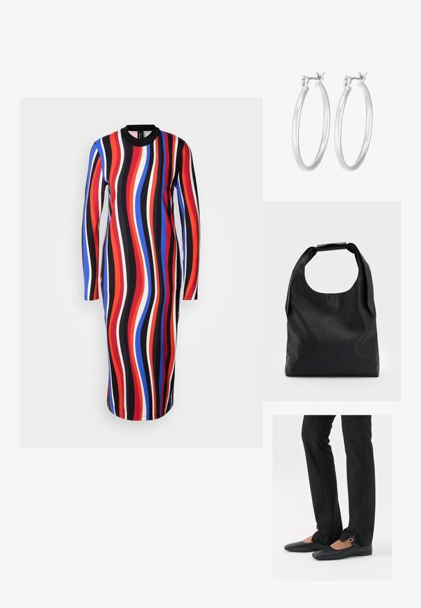 Langarm jurk met een meerkleurig golvend patroon in rood, blauw, wit en zwart. Gemaakt van ribbelstof, met een ronde halsontwerp.; Zwarte leren balletschoenen met een puntige neus, bandje met een zilveren gesp, gecombineerd met zwarte nauwsluitende broek met een zijsplit.; Zwarte leren hobo-tas met een enkele, zachte, afgeronde handgreep; heeft een gladde textuur en een minimalistisch ontwerp. Geen zichtbare hardware of accenten.; Zilveren oorbellen in de vorm van een gladde, gepolijste ring. Ronde vorm met een veilige kliksluiting. Lichtgewicht ontwerp, geschikt voor dagelijks gebruik.
