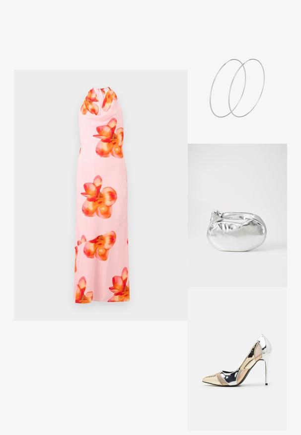 Ärmelloses Maxikleid aus weichem pinkfarbenem Stoff, mit großen, lebhaften orange- und roten Blumenmustern. Halterneck-Design mit einem Schlüsselloch-Ausschnitt auf der Rückseite.; Spitz zulaufender High-Heel-Schuh in einer Farbgestaltung aus Silber, Gold und Nude. Glänzende Oberfläche mit Ausschnittdesign und stiletto Absatz.; Silberne metallic Pouch-Tasche mit einer sanften, abgerundeten Form und einem geknoteten Verschluss oben. Hergestellt aus glattem Kunstleder.; Silberne Creolen mit minimalistischem Design. Rundform, glatte Oberfläche und dünnes Profil. Leichtgewichtig mit hochglänzender Oberfläche.