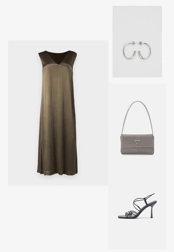 Rochie lungă, verde-oliv, fără mâneci, cu decolteu în V, textură netedă și fanta laterală. Fabricată dintr-un material asemănător cu mătasea. Siluetă simplă, dreaptă.; Sandale negre cu toc înalt au curele subțiri cu un design legat, un vârf pătrat neted și un toc stiletto elegant.; Geantă metalică gri deschis, cu un strap din lanț, decorată cu mici ținte circulare metalice și un logo de marcă triangular.; Cercei rotunzi din argint cu un finisaj neted și strălucitor. Design ușor, având o formă rotundă și închidere cu tijă.