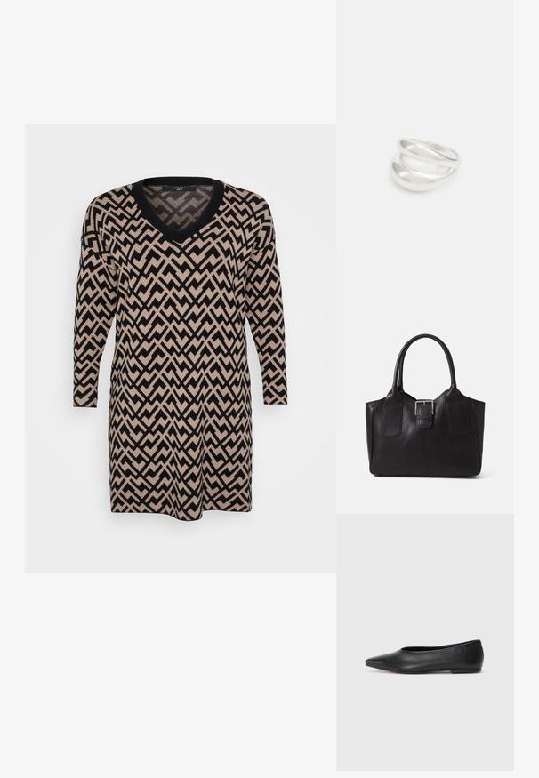 Gebreide jurk met V-hals, lange mouwen en een zigzagpatroon in zwart en beige, met een zachte textuur en een relaxte pasvorm.; Zwarte leren balletflat, puntige neus, minimalistisch design, gladde textuur, lage hak, geen zichtbaar beslag of versieringen.; Zwarte leren tote bag met een gladde textuur, gestructureerde vorm, twee handvatten en een opvallend zilveren sluitingdetail aan de voorkant.; Zilveren dubbele ring met een gladde, gepolijste oppervlakte. Heeft een vloeiende, gebogen vorm met overlappende secties voor een moderne uitstraling.