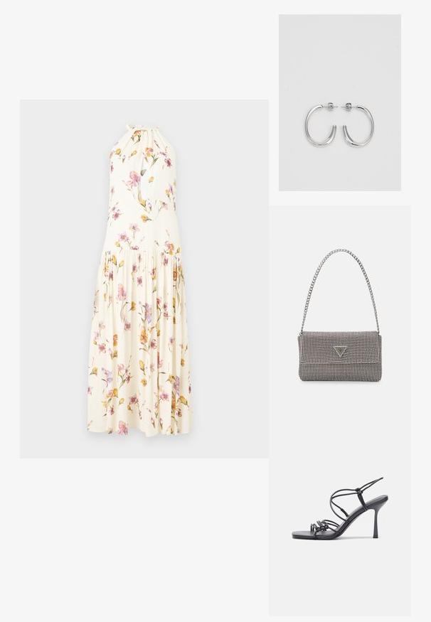 Maxi obleka iz kremnega blaga s cvetličnim potiskom, ki vključuje rožnate in rumene cvetove, z ovratnikom na vrvico in nabrano krilo.; Črne visoke sandale na peto imajo tanke naramnice z vozlom, gladek kvadratni toe in eleganten stiletto peto.; Svetlo siva kovinska torbica z verižnim ročajem, okrašena z majhnimi okroglimi kovinskimi bleščicami in trikotnim logotipom blagovne znamke.; Srebrne uhančke v obliki obroča z gladko, sijočo površino, ukrivljene oblike in zapiranjem na zatič. Minimalistična zasnova z modernim zaključkom.
