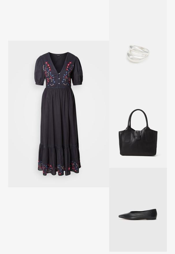 Svart maxikjole med korte pufferm, dyp V-hals, med fargerik blomsterbroderi på overdelen og kanten. Mykt, flytende stoff.; Sorte lærballerina med spiss tå, minimalistisk design, glatt tekstur, lav hæl uten synlig metall eller dekorasjoner.; Svart skinn toteveske med jevn tekstur, strukturert form, to håndtak og en fremtredende sølvspenne foran.; Sølv ring med dobbelt bånd og en glatt, polert overflate. Har et flytende, buet design med overlappende seksjoner for et moderne utseende.