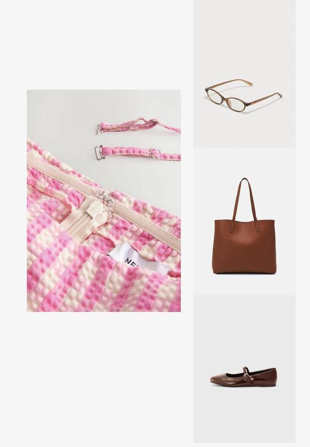 Różowo-beżowa tkanina w kratę o strukturalnym wzorze, z zamkiem błyskawicznym i regulowanymi ramiączkami z metalowymi elementami. Widoczna metka.; Brązowe lakierowane baletki z kwadratowym noskiem i paskiem z małą złotą klamrą. Gładka tekstura, niski obcas i minimalistyczny design.; Brązowe okulary w motyle z owalnymi soczewkami, cienkimi ramionami i przezroczystymi akcentami. Posiadają subtelne logo na zauszniku. Smukły, lekki design.; Brązowa skórzana torba tote o gładkiej fakturze, z otwartym wierzchem i dwoma ramiączkami. Charakteryzuje się minimalnym przeszyciem i brakiem widocznych elementów metalowych.