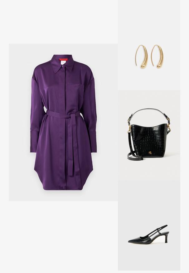 Fioletowa satynowa sukienka koszulowa z kołnierzykiem, długimi rękawami i związywanym w talii. Posiada jedną kieszeń na piersi oraz zaokrąglony dół.; Czarne lakierowane czółenka na obcasie typu slingback z wąskim noskiem, z teksturowanym wzorem wężowym, regulowanym paskiem oraz krótkim, teksturowanym obcasem w kształcie słupka.; Czarna torba ze skóry z tłoczeniem w krokodylą skórę o zaokrąglonym kształcie, z akcentami ze złotego metalu, regulowanym paskiem oraz detalem logo z przodu.; Złote metalowe kolczyki w kształcie obręczy o zakrzywionym, wydłużonym kształcie. Posiadają gładką, błyszczącą powierzchnię oraz zaokrąglony koniec dla dodatkowego efektu.