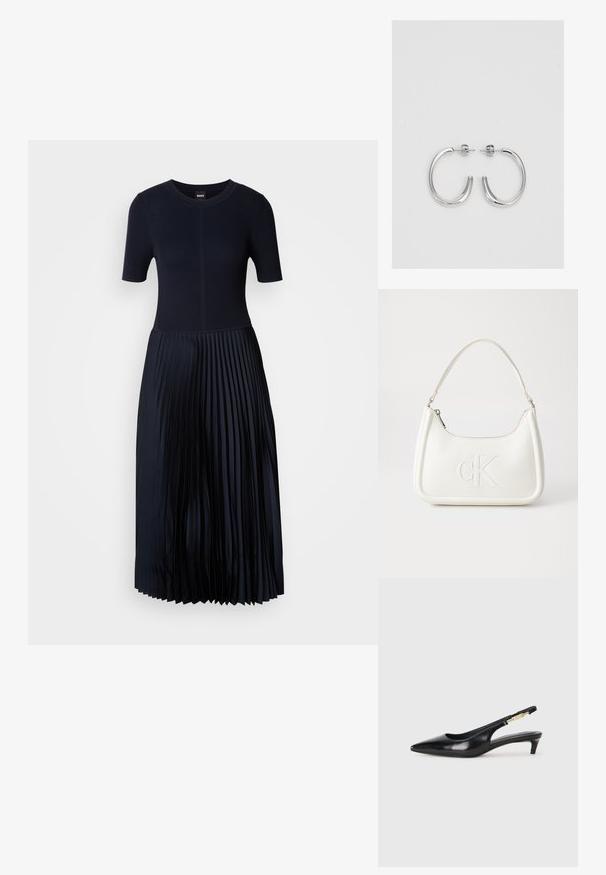 Mornarska pletena haljina s krojem tijela i plisiranom suknjom. Kratki rukavi, okrugli izrez i glatka tekstura dodatno ističu eleganciju dizajna.; Crne kožne sandale s petom, s izduženim vrhom, imaju usku petu i zlatni akcent na podesivoj traci. Glatka tekstura.; Bijela kožna torba s zakrivljenim oblikom, koja na prednjoj strani ima utisnut logotip "CK" i jedan remen za nošenje preko ramena. Zatvaranje na munju na vrhu.; Srebrne naušnice u obliku obruča sa glatkom, sjajnom površinom, zakrivljenog oblika i zatvaranjem na čep. Minimalistički dizajn s modernim završetkom.