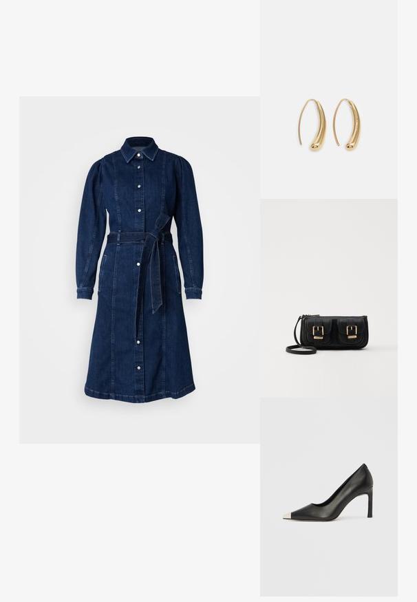 Mørkeblå denimkjole med lange ermer, knappestolpe foran, tettsittende midje og to sidelommer. Inkluderer et matchende stoffbelte.; Svart lærsko med høye hæler, spiss tå og metallisk sølvhette. Har en glatt finish og en slank hæl på 10 cm.; Svart skinn crossbody veske med to frontlommer, gyldne spenner, glidelåslukking og en slank stropp. Teksturert overflate og kompakt rektangulær form.; Gullfargede metalløredobber med en buet, forlenget form. Har en jevn, blank overflate og en avrundet tupp for ekstra detaljer.