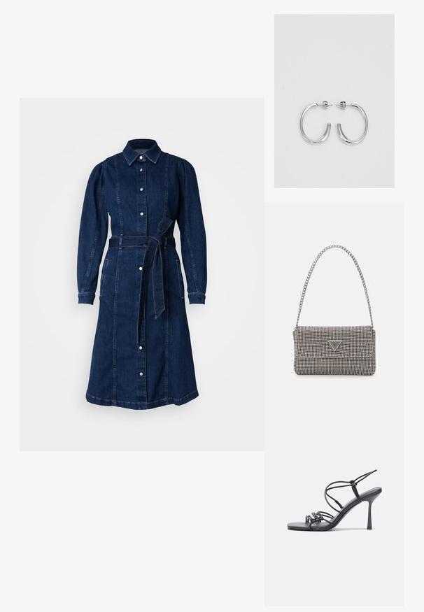 Tamno plava traper haljina s dugim rukavima, dugmadi sprijeda, strukom koji se prilagođava i dva bočna dzepa. Uključuje odgovarajući remen od iste tkanine.; Crne sandale na visokoj potpetici imaju tanke trake s čvorastim dizajnom, glatki kvadratni vrh i elegantnu stiletto petu.; Svijetlosivi metalik ruksač s lancem, ukrašen malim okruglim metalnim zakovicama i trokutastim logotipom marke.; Srebrne naušnice u obliku obruča sa glatkom, sjajnom površinom, zakrivljenog oblika i zatvaranjem na čep. Minimalistički dizajn s modernim završetkom.