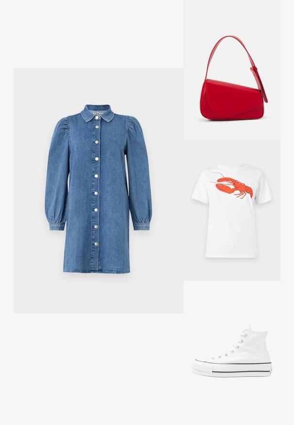 Denimkjole med lange puffermer, knappfront, krage og rett silhuett. Blått stoff med en glatt tekstur.; Hvit bomull t-skjorte med et stort, lyst rødt hummermotiv på fronten. Korte ermer og standard rund hals-design.; Hvit høy-skinn kanvas sneakers med svart gummisåle, gummitåhette foran og seks hull for snorer, med et rent, minimalistisk design.; Rød lærveske med en vinklet, geometrisk design. Har en enkelt justerbar stropp og en klaffelukking med sydd detaljer.