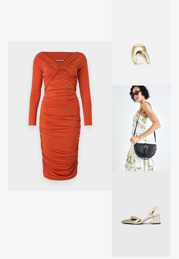 Zúžené oranžové šaty s dlhými rukávmi, s prekrúteným výstrihom a priliehavým strihom. Hladký materiál s textúrovanými detailmi.; Zlaté kovové lodičky na podpätku so špicatou špičkou a robustným podpätkom. Hladký povrch, minimalistický dizajn a úzka remienok.; Čierna kožená kabelka s zaobleným tvarom, odnímateľným popruhom a zlatými doplnkami. Kabelka má klopu s detailom s prackou.; Náušnice z kovu v zlatej farbe s elegantným, zakriveným dizajnom. Majú charakteristický špicatý tvar, leštený povrch a uzáver na pánt.
