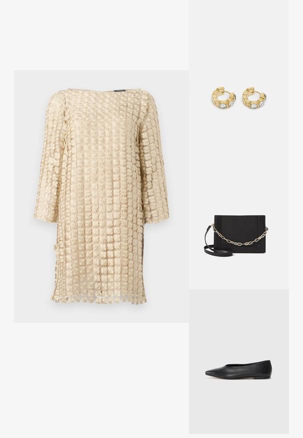Vestido bege com padrão floral, feito de tecido texturizado, apresentando um corte solto, mangas de três quartos e uma bainha reta.; Bailarina de couro preto, bico fino, design minimalista, textura suave, salto baixo, sem hardware ou embelezamentos visíveis.; Bolsa crossbody de couro preto com uma textura suave, forma retangular e um detalhe em corrente metálica na frente. Inclui uma alça ajustável.; Brincos de argola dourados com um design texturizado e três cristais transparentes em um lado, oferecendo uma estética geométrica moderna.