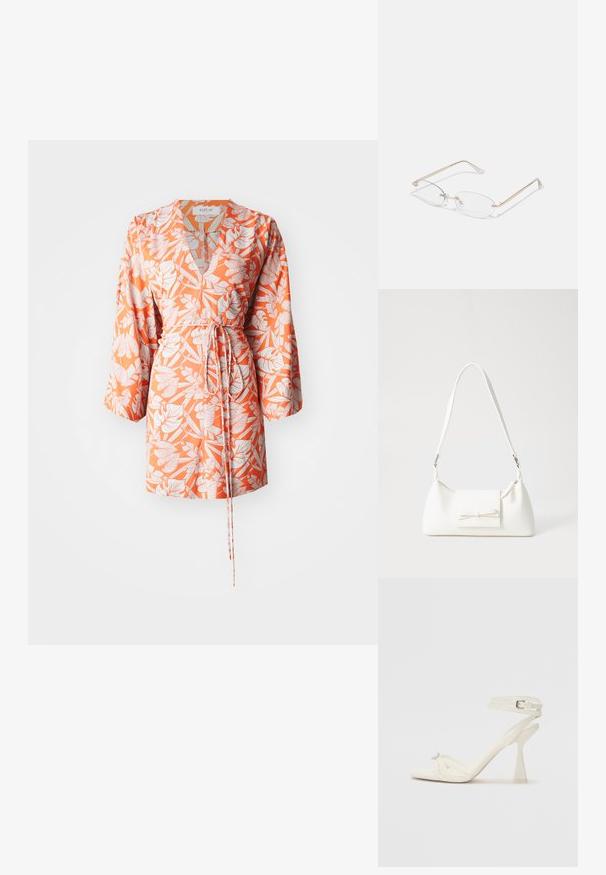 Kurzes Kimono-Kleid aus orangefarbener Stoff mit weißen tropischen Blättern, mit langen Ärmeln und einem Taillengürtel für eine anpassbare Passform.; Sandaletten aus weißem Leder mit hohen Absätzen, schlankem Design, transparentem Blockabsatz und einem dekorativen Element an der Zehe.; Goldfarbene Metallbrille mit ovalen Gläsern, schlanken Bügeln und klaren Nasenpolstern. Verfügt über subtile Scharnierakzente und transparente Gläser.; Weiße synthetische Handtasche in dreieckiger Form, flache Vorderklappe und Schleifendetail, verstellbarer Trageriemen, glatte Textur und minimalistisches Design.