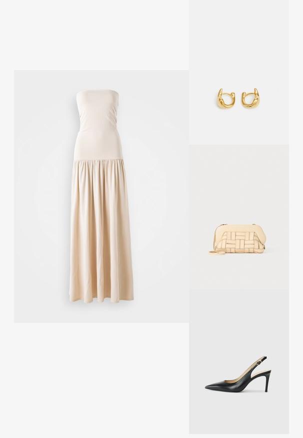 Béžové maxi šaty bez ramienok s priliehavým korzetom a voľnou skladanou sukňou, vyrobené z mäkkej tkaniny, s hladkým povrchom po celej ploche.; Čierne kožené lodičky na odkryté päte s špicatou špičkou, nastaviteľným pásikom a elegantným ihlovým podpätkom, s hladkým povrchom.; Tkaná béžová kabelka so štruktúrovaným dizajnom, s hladkým vrchom a dlhým popruhom. Textúrované detaily zlepšujú celkový vzhľad.; Zlaté kruhové náušnice s hladkým, zaobleným dizajnom a lesklým povrchom. Náušnice majú kompaktný, hrubý tvar a bezšvíkovú sponu.