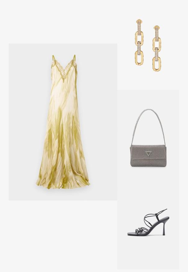 Garšs, bezpiedurkņu kleita krēmkrāsā ar zaļiem viļņojošiem rakstiem. Tai ir mežģīņu apdare V veida kakla izgriezumam un plūstošs audums vieglai konstrukcijai.; Melnas augstpapēžu sandales ar plāniem siksniņām un mezgla dizainu, gluda kvadrātveida purngalu un elegantu stiletto papēdi.; Gaiši pelēka metāla rokassoma ar ķēdes siksnu, rotāta ar mazām apaļām metāla kniedēm un trīsstūra zīmola logo.; Zelta ķēdīšu auskari ar caurspīdīgu kristālu akcentiem, ar gravētu "GUESS" zīmolu un gludu apdari.