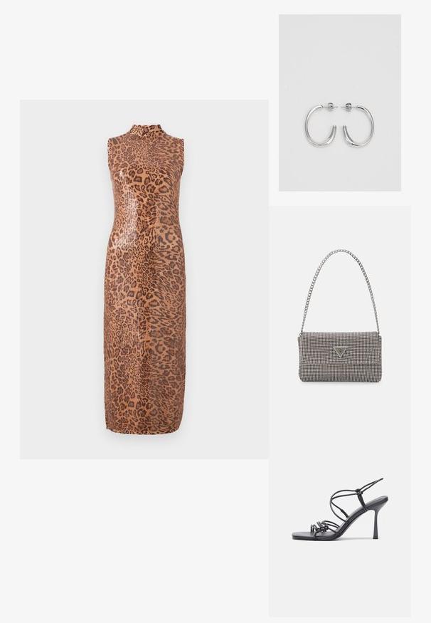 Sukienka midi bez rękawów w błyszczący wzór w panterkę. Posiada wysoki dekolt i dopasowany krój. Materiał wydaje się gładki i teksturowany.; Czarne sandały na wysokim obcasie mają cienkie paski z węzłowym wzorem, gładki, kwadratowy czubek i smukły obcas w stylu szpilki.; Jasnoszara metaliczna torebka na łańcuszku, ozdobiona małymi okrągłymi metalowymi ćwiekami oraz trójkątnym logo marki.; Srebrne kolczyki na biglu o gładkim, błyszczącym wykończeniu. O zaokrąglonym kształcie, lekkim designie, z zamknięciem na zatrzask.