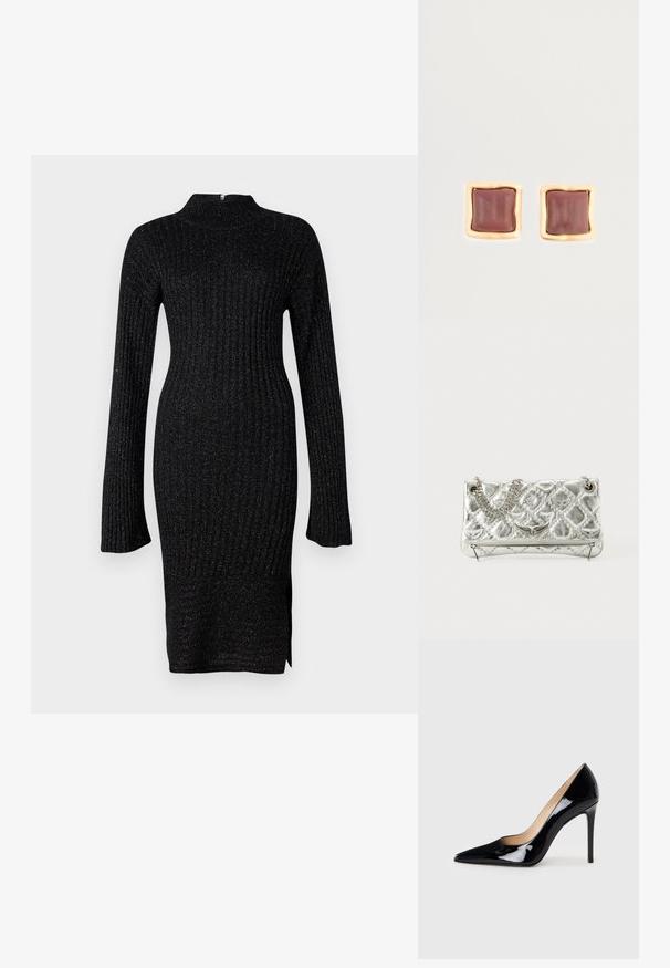 Fekete bordázott kötött ruha hosszú ujjal, magas nyakkal, valamint texturált anyaggal, amely finom fémszálakat tartalmaz, oldalsó hasítékkal az alján.; Fekete lakkbőr magas sarkú pumpa hegyes orral és elegáns sziluettel. Simább, fényes felülettel és karcsú tűsarokkal rendelkezik.; Ezüst színű fémes kézitáska lánckarral, steppelt textúrával, díszített varrással és cipzáros záródással. A fonákján domború részletek találhatók.; Négyzet alakú fülbevalók, amelyek közepén mély burgundi színnel és arany tónusú, texturált kerettel rendelkeznek. Sima felület, lekerekített élekkel.