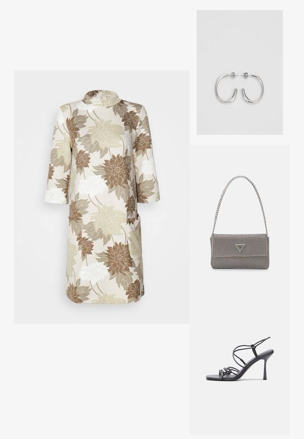 En blomsterprint kjole med høj halsudskæring, trekvartærmer og to lommer. Farverne inkluderer creme, beige, brun og grønnuancer.; Sorte højhælede sandaler med tynde stropper og en knyttet design, en glat firkantet tå og en slank stiletto hæl.; Lys grå metallisk håndtaske med kædestrop, dekoreret med små runde metalliske studs og et trekantet brandlogo.; Sølv hoop øreringe med en glat, skinnende overflade. Rundet form, letvægtsdesign med post-back lukning.
