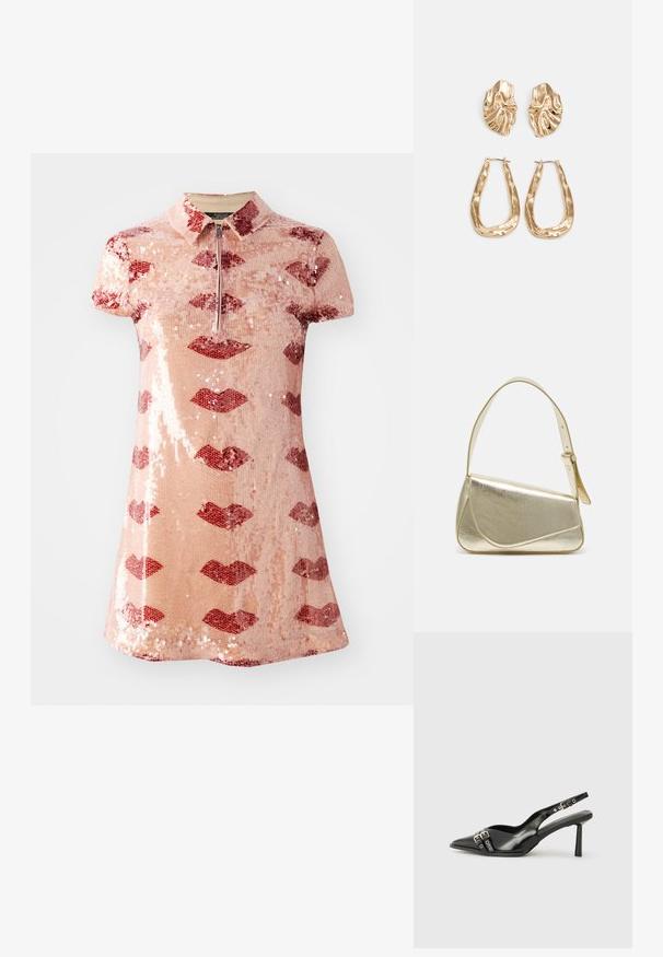 Robe polo courte en sequins roses avec des motifs de lèvres rouges et une fermeture éclair à l'avant.; Chaussure slingback en cuir verni noir avec un embout pointu, des brides de cheville avec des boucles en argent et des éléments en métal, et un talon fin.; Sac à main en métal doré avec un design structuré, texture lisse et bandoulière ajustable. Présente une forme triangulaire unique et des coutures minimalistes.; Boucles d'oreilles dorées présentant des formes texturées et ondulées. Comprend des clips sculpturaux et un design de créoles ouvertes avec une finition martelée.