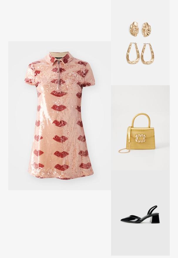 Lyhyt vaaleanpunainen paljettipolopuku, jossa on punaisia huulikuosisia kuvioita ja etuvetoketju.; Mustat patentoitu nahkakengät, joissa on säären takaosa ja terävä kärki, sekä geometrinen palikkakorko. Sisältää tyylikkään, minimalistisen muotoilun ja sileän pinnan.; Keltainen keinonahkainen krokotiililaukku, jossa on jämäkkä muotoilu, yläkahva, irrotettava ketjusanka ja koristeellinen kristallikoristelu lukossa.; Korukultainen korvakorut, joissa on teksturoituja, aaltoilevia muotoja. Mukana on veistokselliset klipsikorvakorut ja avoin rengasmalli, jossa on vasaroitu pinta.