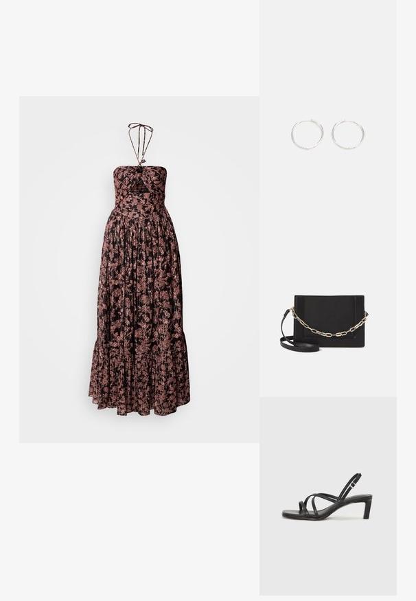 Maxi haljina bez naramenica, nabranog dizajna u tamnoj tkanini s ružičastim cvjetnim uzorcima. Zavezan vrat s halter dizajnom i volanima na rubu.; Crne sandale s trakama, kvadratnim prstom i niskom blok petom. Ima više tankih trakica i podesivu trakicu oko gležnja. Izrađene su od glatke kože.; Crna kožna torba preko tijela s glatkom teksturom, pravokutnim oblikom i metalnim lancem na prednjoj strani. Uključena je podesiva naramenica.; Srebrne okrugle naušnice jednostavnog dizajna, s glatkom površinom i bez vidljivih ukrasa. Promjer nije specificiran.
